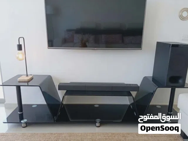 طاولة تليفزيون مودرن زجاجية.. TV Stand... Black glass TV console unit