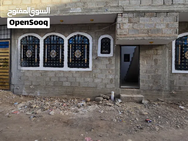 منزل سكني للبيع عرطه جوار الشارع الرئيسي والخدمات والأسواق مسلح هردي قواعد