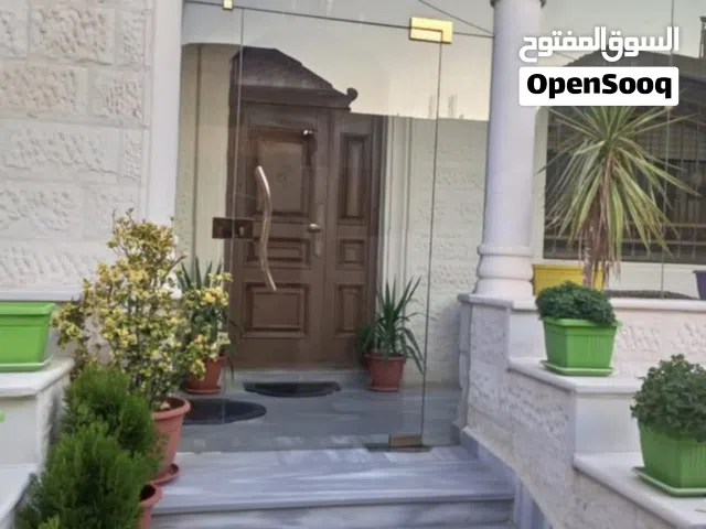 200 m2 More than 6 bedrooms Townhouse for Sale in Amman Sahab