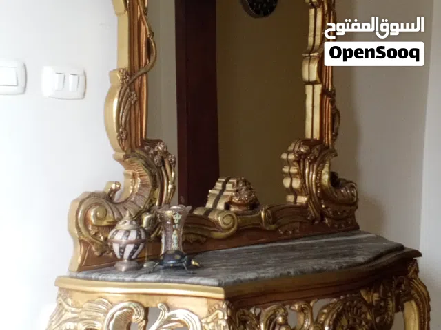 مكتبة للبيع للاستفسار إتصل علي الرقم ويوجدإثنان كراسي
