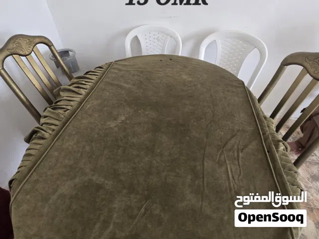 Table with 4 chairs