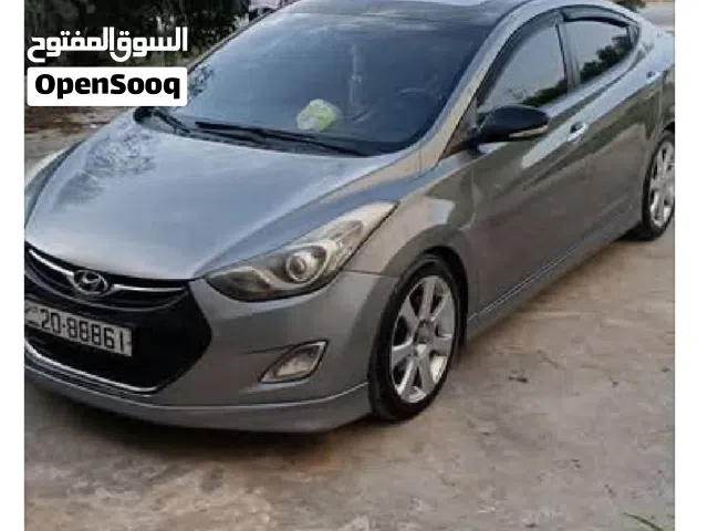 2012 هيونداي افانتي Standard