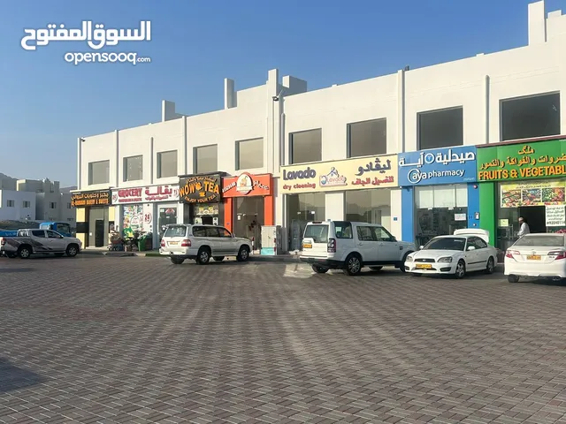 معرض للإيجار في موقع استراتيجي في العامرات