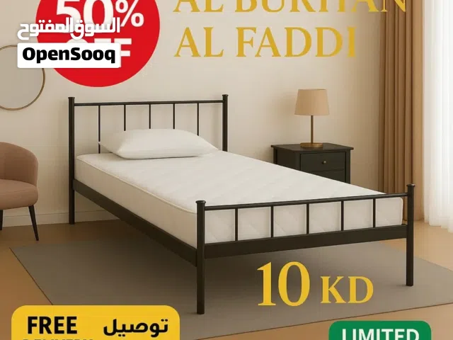 سرير بطابقين واحد وسرير عائلي متوفر  Single bunk and family size bed available