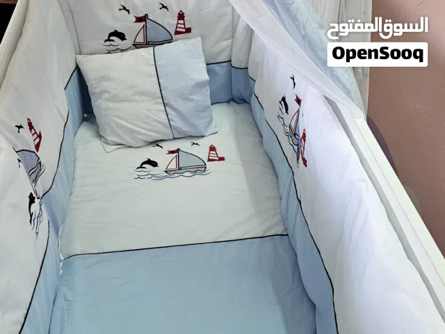 سرير أطفال للبيع