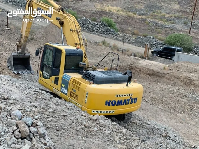 حفار كوماتسو 220 موديل 2014