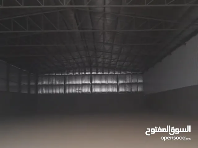 للإيجار 1000 متر أرضي بالعارضيه كما يوجد   مخازن بالصليبيه وأمغره  مساحات 500 و1000 متر