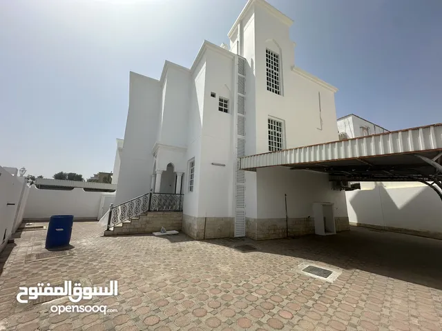 350 m2 4 Bedrooms Villa for Rent in Muscat Ghubrah