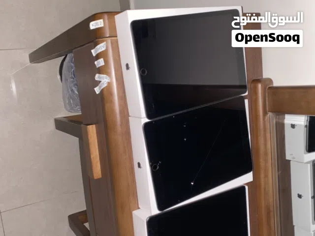 للبيع 5 أجهزة iPad 8 (الجيل الثامن) 32GB – مع الكراتين الأصلية