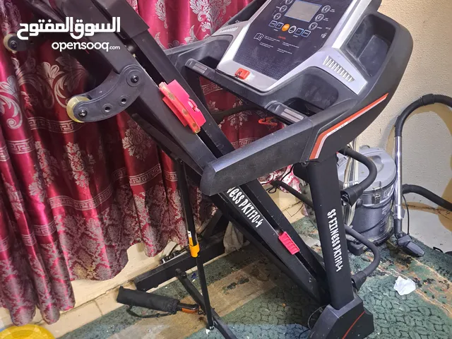 جهاز مشي رياضي للبيع ودراجه رياضيه بحاله ممتازه ولا يحتاج الي صيانه