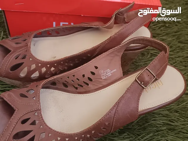 brown Sandals in Zarqa