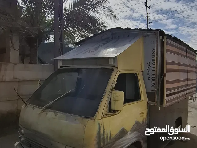 كشك مطعم متنقل ، سيارة بانرين 6 سلندر شغالة اكبر من البراد