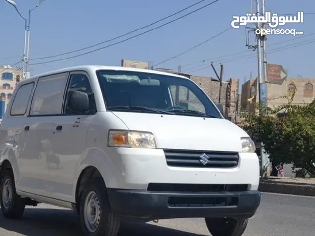 Caravan Isuzu 2015 in Sana'a