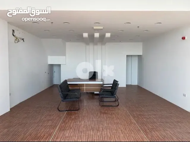 معرض سيارات في صناعية مدينة سندان (للايجار او البيع) في مبنى رقم 1 من المالك مباشرة