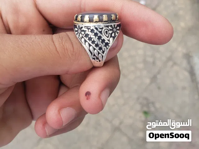 خاتم فضه والعقيق يمني لونه بحري مشجر السعر عرطططه