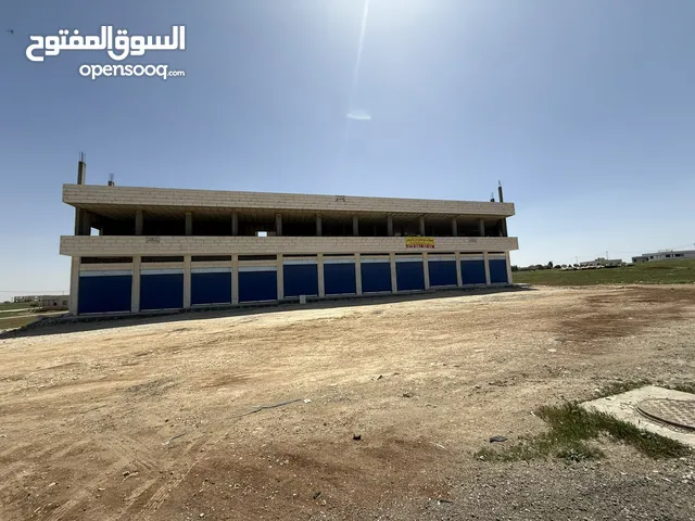 مخازن للإيجار شرق طريق المطار بعد ام العمد قبل مأدبا