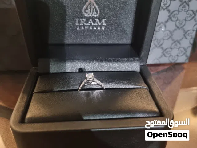 خاتم ماس سوليتير لون G ونقاء VS1 ممتاز، بذهب أبيض عيار 18.قابل للتفاوض