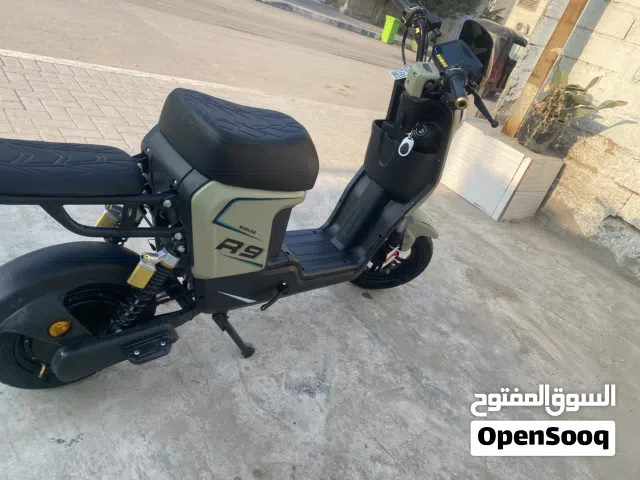 دراجة R9جديدة اسعمال قليل للبيع مستعجل عليهة
