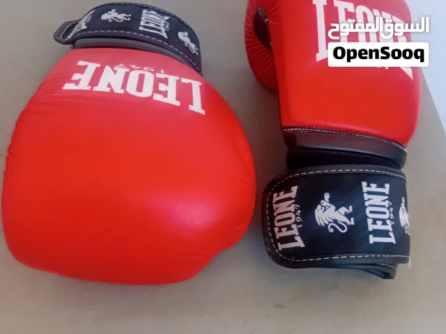 قفازات ملاكمة اصليه وجديدة ماركة مشهورة ومعروفة ( LEONE ) وموديل = ( 2026 )