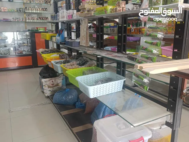 محل عطريه وبقوليات ومواد زينه مساحة المحل 10/4