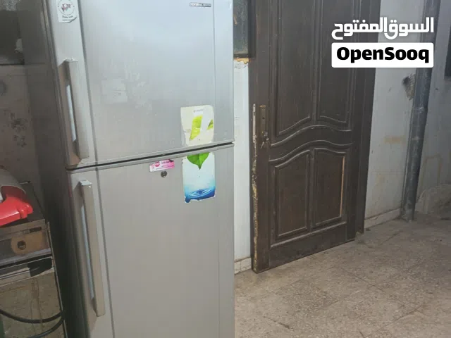 ثلاجه بحاله جيده جدا للبيع الموقع عمان الجبيهه