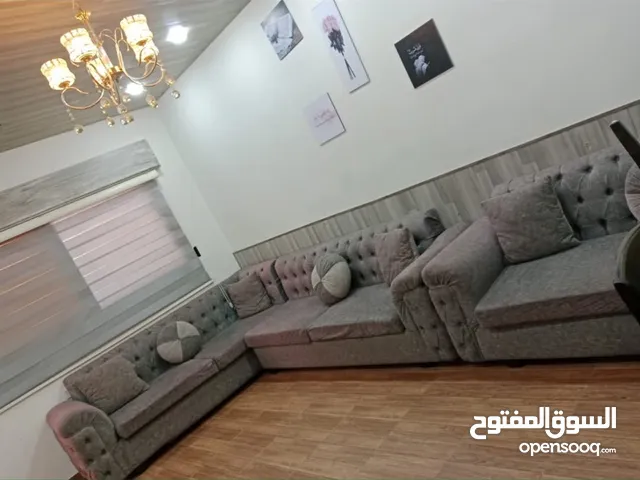 كورنر مستعمل بس 140 وتلفون سامسونج 28 بس