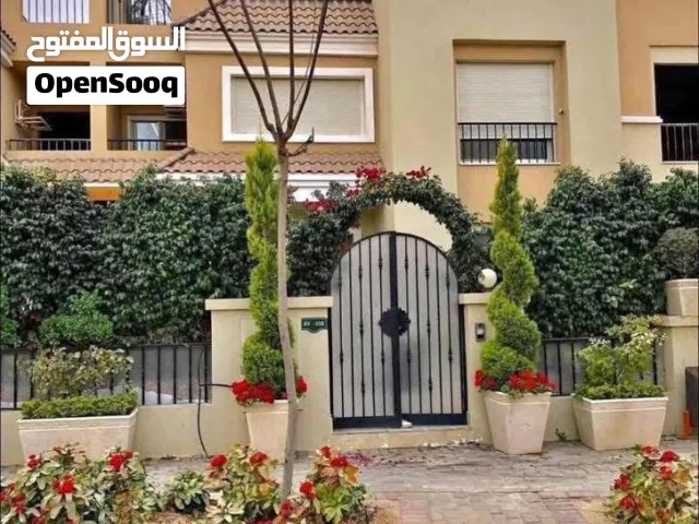 عندي فيلا بسعر شقة معاها حديقة خاصة عايزة أبيعها سور ف سور مع مدينتي