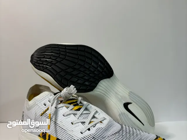 39 Sport Shoes in Amman