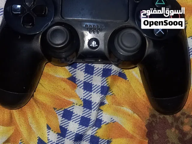 جوستك PS4 أصلي للبيع  اليدة نظيفة كلش وشغالة تمام، بس بيها الـ L2 يعلك أحياناً