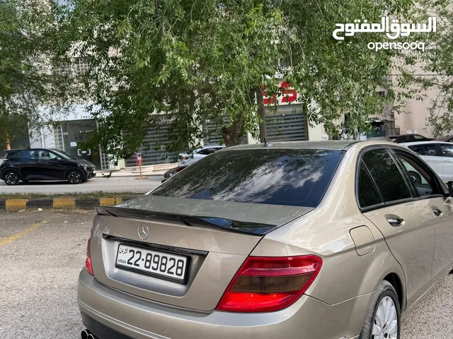 للإيجار مرسيدس C200 موديل 2013 لون شمباني فاخرة شبابية و عائلية و رفاهية فقط من عند مكتب ليون جروب
