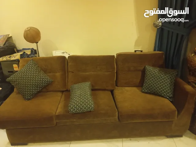 طقمين كنب مستعمل للبيع المستعجل الأول تفصيل والثاني تجاري