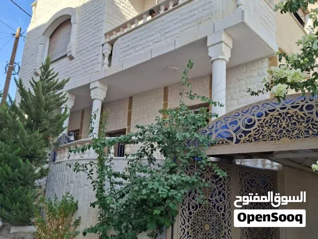 للبيع  بيت طابقين مسقل بلمناطق هاذي زرقاء الجديده دوار بادي  او حوليهم دفعة اوله 70 الف ولباقي اقساط