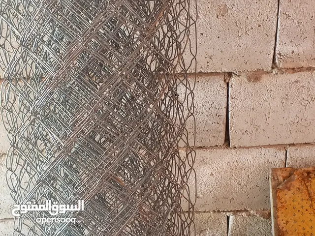 شيك حديقه او قطعه ار ض سياج ويوجد معه مواسير متينه