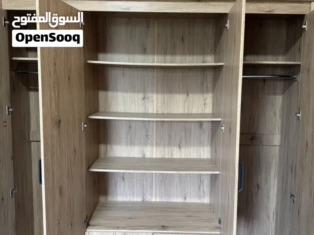 خزانة ملابس كبيرة مع مرايا للبيع