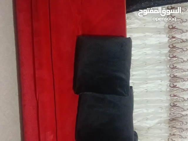 طقم كنب 7 مقاعد مستعمل بحاله جيده جدا مع البردايه وبفه وطاوله