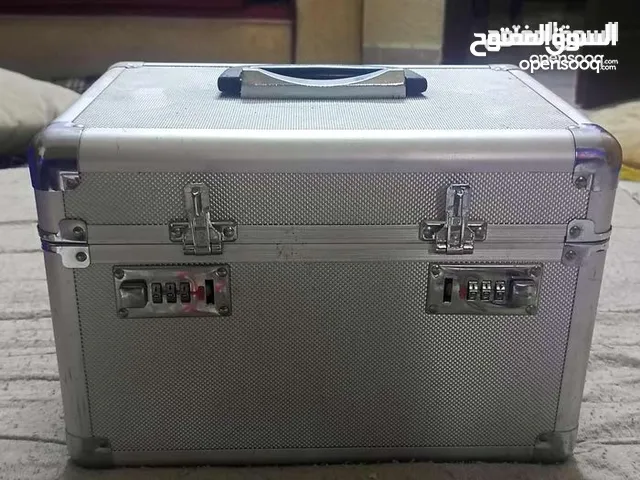 جهاز تنظيف بشرة هيدرافيشال 6 * 1 مستعمل شيء بسيط جدا بحال الوكالة مع جميع قطعه ومعظم قطعه لم تستخدم