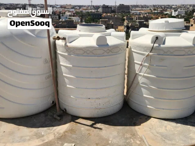 اربع خزانات مياة بحالة الجيدة للبيع