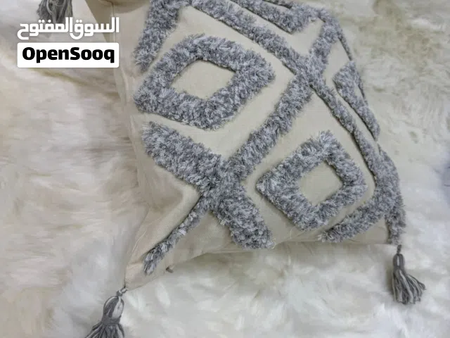 أوجه كوشنز  مهدبه  كتان ثقيل منفر بالشاقي  المميز (قرن كنب)ط مميزه وحجم فخم  منظر ج