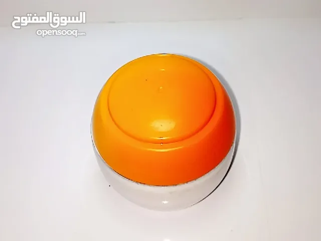 علب بلاستك للكريمات العلاجيه حجم متوسط متوفر كميه جيده والتي هي أكثر من 1500 علبه " اقراء الوصف "