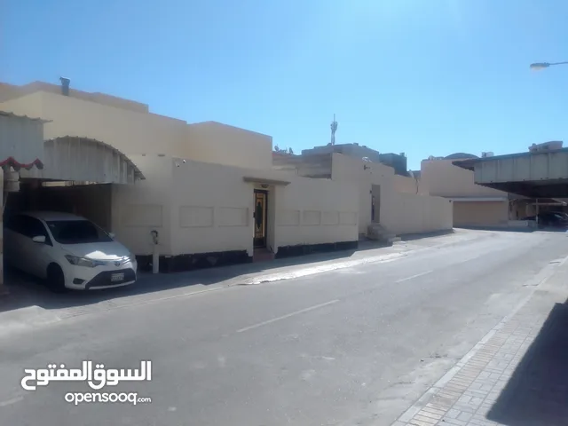 360 m2 4 Bedrooms Townhouse for Rent in Northern Governorate Madinat Hamad