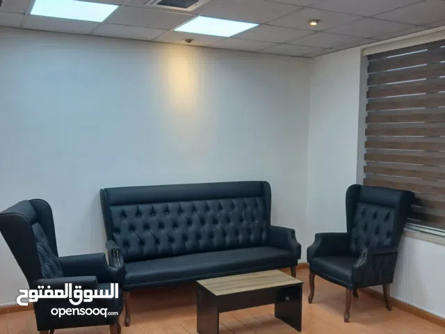 طقم كنب اربع مقاعد جلد فخم جدا مع امكانيه التحكم بالالوان