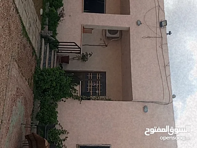 بيت ارضي بمساحه 180متر