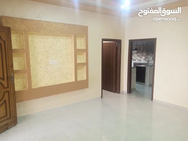 180 m2 5 Bedrooms Apartments for Rent in Al Karak Mu'ta