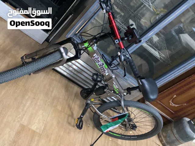 دراجة روسي جبلية شبه جديدة سريعة ومجهزة للطرق الوعرة والرمل