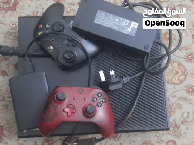 للبيع جهاز إكس بوكس ون (Xbox One) بحالة ممتازة  Xbox One Gaming Bundle - 1.5 TB 2 Controllers