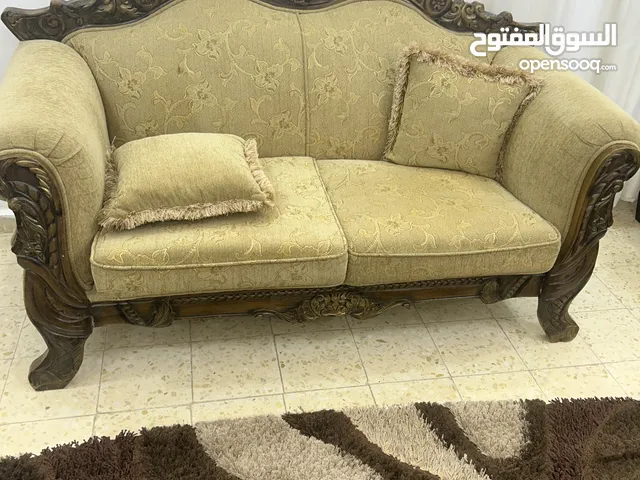 طقم كنب كلاسيك لون بيج