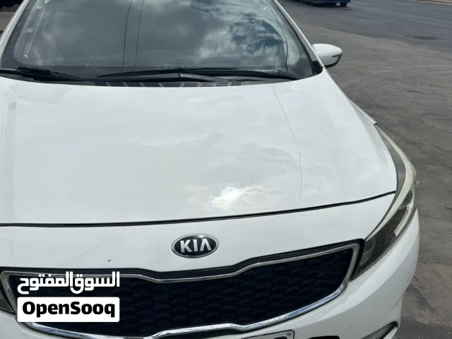 2018 كيا سيراتو Standard