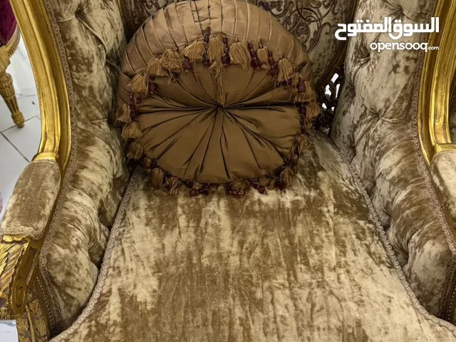 كنب بني شبه جديد