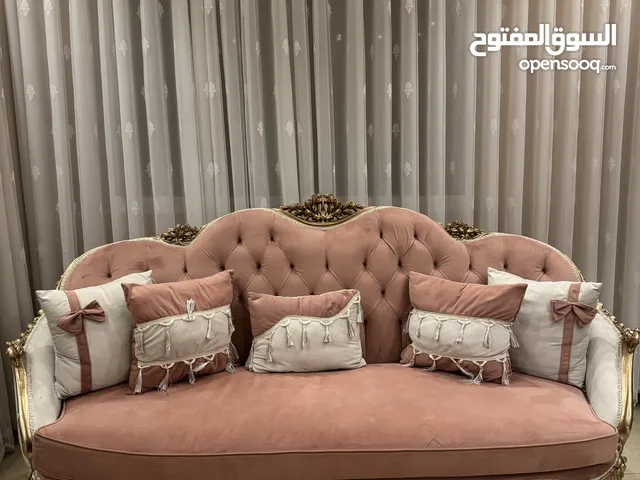 كنب فاخر يجمع بين الراحة والاناقة والفخامة كنب غرف ضيوف / صالونات