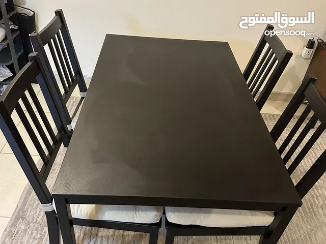 غرفة سفرة بحالة ممتازة مع اربع كراسي ikea  Dining table with 4 chairs in perfect condition ikea
